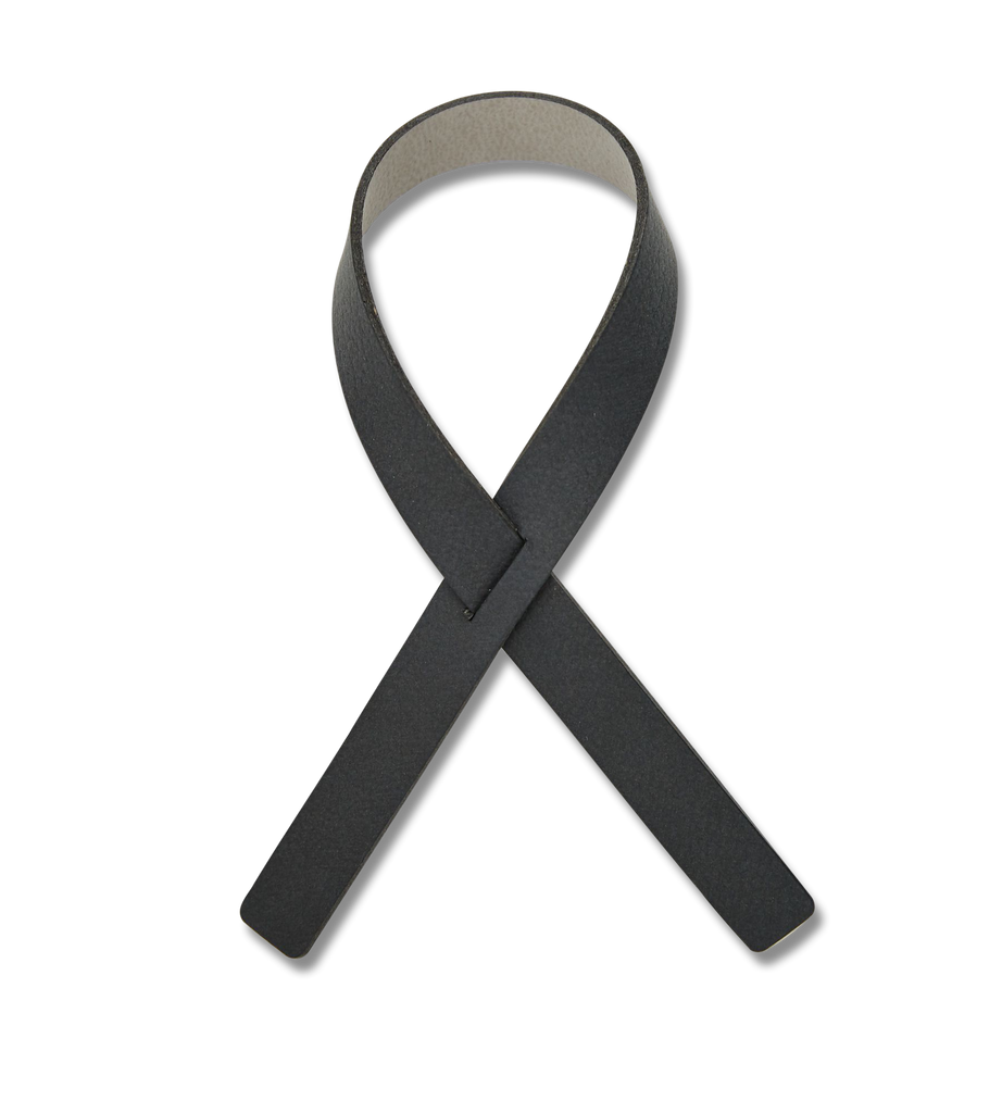 A white background adorned with a black ribbon, suitable for LIND DNA NAPKIN LOOP (SET OF 4) dinner table napkin loops.