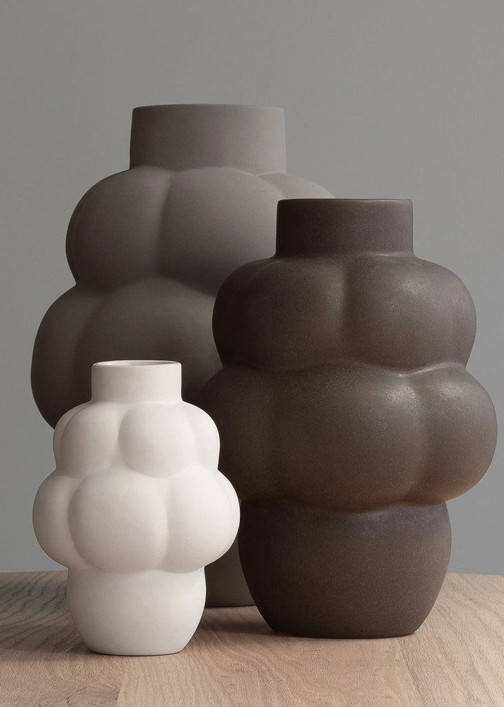 Three LOUISE ROE CERAMIC BALLOON VASE 04 GRANDE sitting on top of a wooden table at Gestalt Haus.