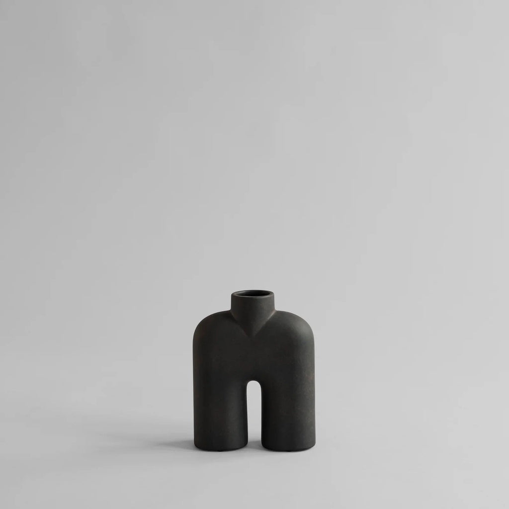 A COBRA TALL SCULPTURES by 101 COPENHAGEN on a white background showcasing Gestalt.